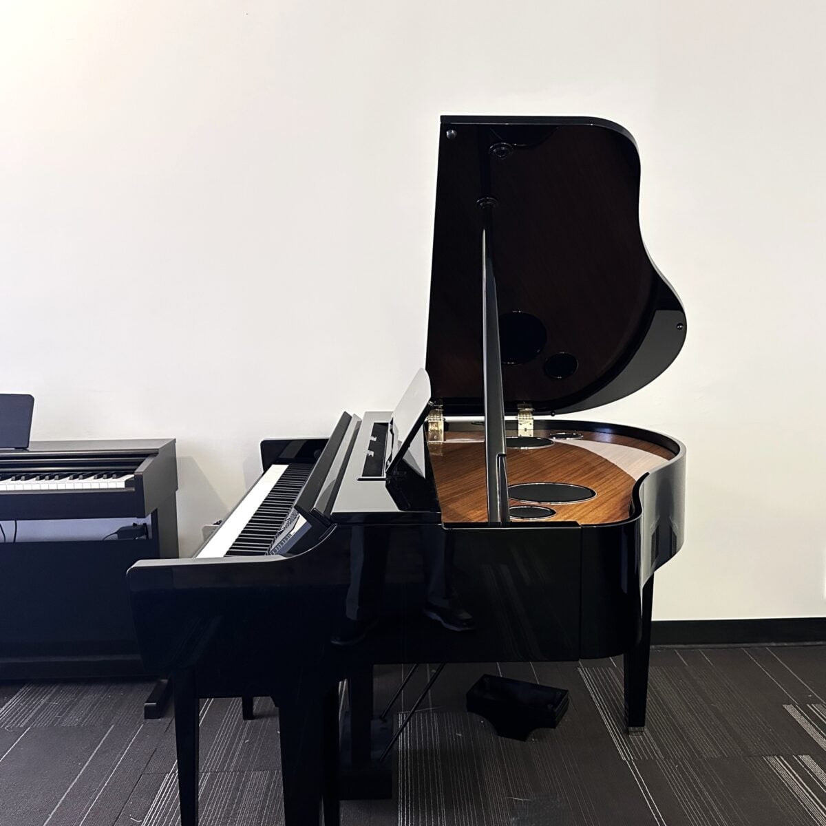 Yamaha CLP 909GP Clavinova Digital Grand