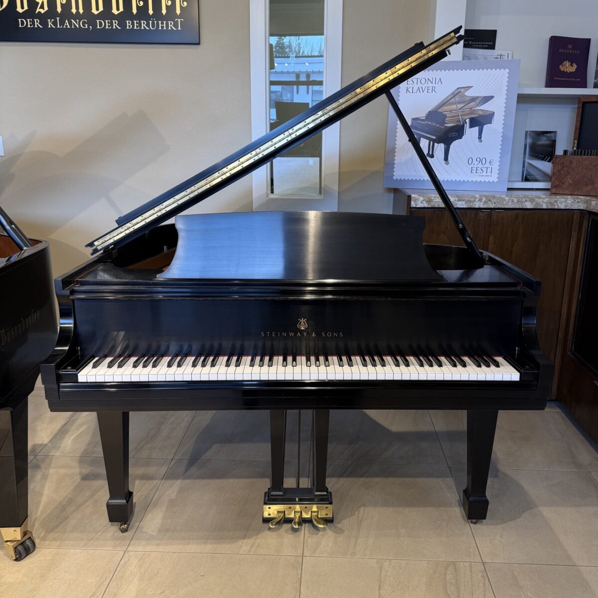Steinway & Sons Model S Grand