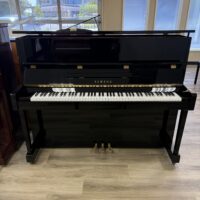 Yamaha U1 upright piano in polished ebony finish, featuring an expert craftsmanship and responsive touch for superior performance.
